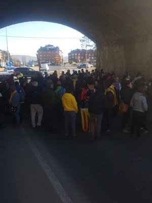 Concentració a l'entrada de Puigcerdà el febrer de 2019, en el marc d'una vaga general (Foto: CDR de Cerdanya / arxiu)