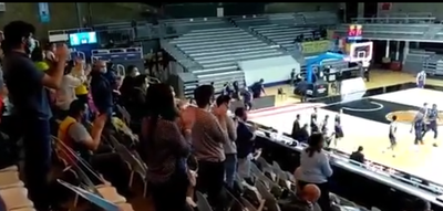 Públic al Poliesportiu d'Andorra la Vella, aquest dimecres (Imatge: MoraBanc Andorra)
