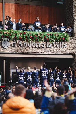 El MoraBanc Andorra celebra, al Comú d'Andorra la Vella, el títol de campió de la LEB Or i el retorn a l'ACB (Foto: BC MoraBanc Andorra)