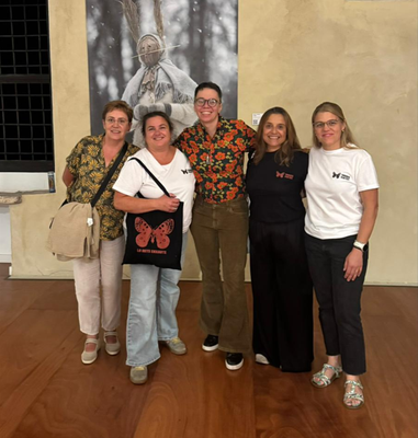 Ashley Suszczynski, amb membres del consistori del Baix Pallars: Dolors Font (tinent d'alcalde), Anna Sentinella (alcaldessa), Marta Farré i Elisabet Creus (regidores) (Autora: Sandra González)