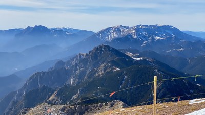 El Pedraforca, el Moixeró i el Cadí, des del cim del Niu de l'Àliga, a la Tosa d'Alp (Foto: ACN)