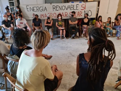 Assistents a l'assemblea de la Plataforma contra l'Autopista Elèctrica del Pallars (Foto: ACN)