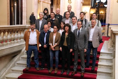 Teresa Jordà, amb diputats i agents socials que participen de la tramitació de la Llei d'Espais Agraris (Foto: ACN)
