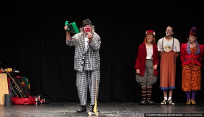 Una actuació de Tortell Poltrona amb el seu Circ Cric (Foto: Poltrona Troupe)