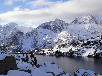 Refugi d'Amitges ('El Pirineu català, racó a racó')