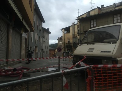 Obres a la plaça de l'Arbre de Castellciutat