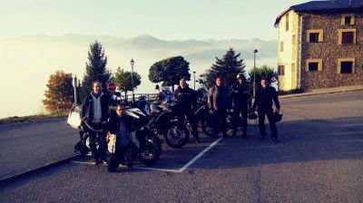 Periodistes francesos experts en motos, de visita a la Cerdanya (Foto: Diputació de Lleida)
