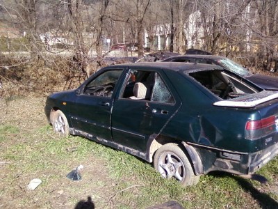 Cotxe abandonat a prop del parc de Bombers