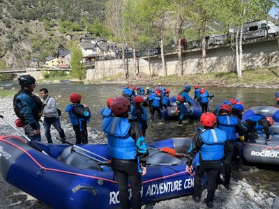 Inici d'una baixada de ràfting a Llavorsí (Foto: ACN)