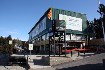 L'edifici del telecabina de La Molina, adaptat per als protocols anti-COVID (Foto: ACN)