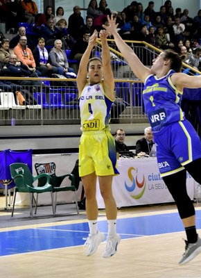 Laia Raventós, en un partit del Cadí La Seu a l'EuroCup Women (Foto: Agustí Peña)