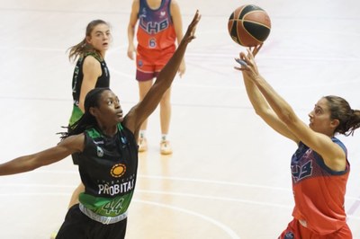Final de la Lliga Catalana Femina Challenge, entre el Joventut i el Lima Horta (Foto: FCBQ)