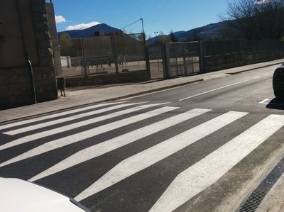 Pas de vianants davant de l'Institut Joan Brudieu (Foto: ERC La Seu)