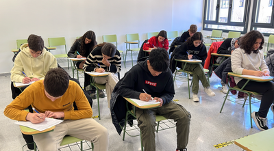 Alumnes durant el Dictat Plurilingüe de l'Alt Urgell 2023 (Foto d'arxiu/ACN)
