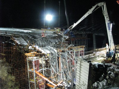 Túnel Dos Valires - Grua retira ferralla