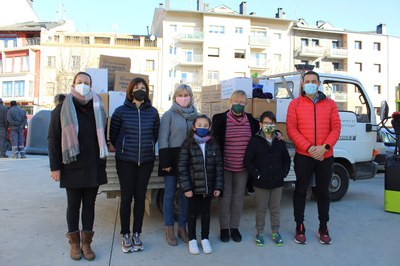 Lliurament d'aliments del Tió Solidari de l'Escola Albert Vives 