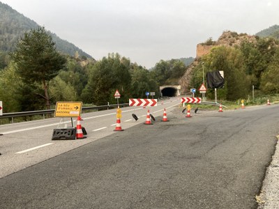 Desviació pel traçat antic a la carretera N-260, al pas pel viaducte de Sant Martí dels Castells (Foto: RàdioSeu)