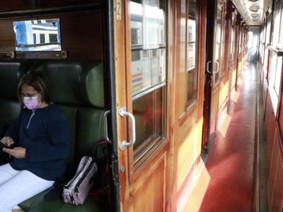 Interior del Tren dels Llacs Històric (Foto: ACN)