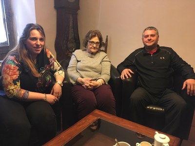 Pili Peral, Maria Rosa Sort i Jaume Marcos, en una entrevista a RàdioSeu