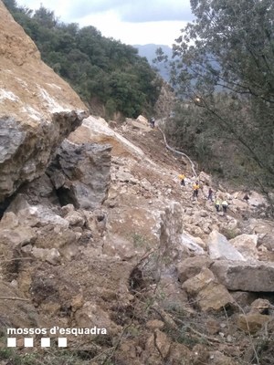 Imatge in situ de l'esllavissada de Castell de Mur (Mossos d'Esquadra)