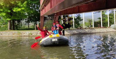 Sessió fotogràfica al Parc del Segre per elaborar el calendari Bombers amb Causa