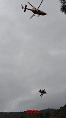 Rescat d'una excursionista ferida a Músser (Foto: Bombers de la Generalitat)