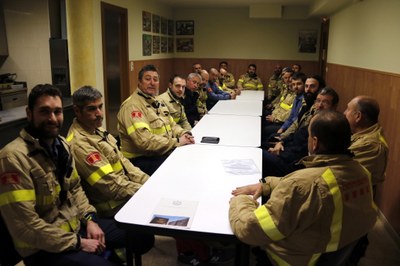 Reunió de bombers voluntaris a Agramunt (Foto: ACN)
