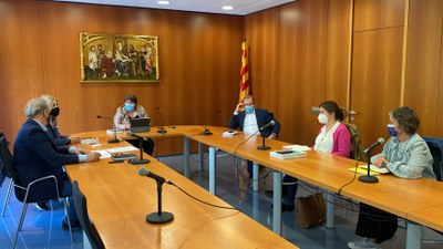 Reunió a Puigcerdà entre els presidents dels consells comarcals de l'Alt Pirineu i la síndica d'Aran, Maria Vergés, presidida per la presidenta de la Cerdanya, Roser Bombardó (Foto: ACN)