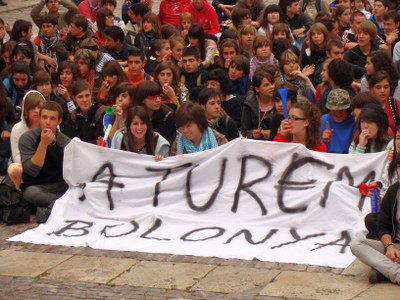 Pancarta contra el Pla Bolonya