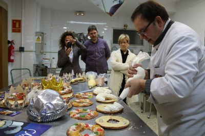 Preparació dels tortells de Reis (Foto: ACN)