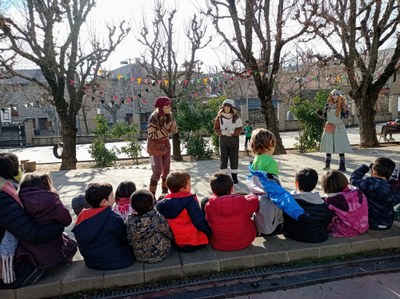 Visita dels minairons als centres educatius de la Seu