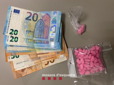 El material intervingut pels Mossos d'Esquadra, un total de 80 pastilles (Foto: Mossos d'Esquadra)
