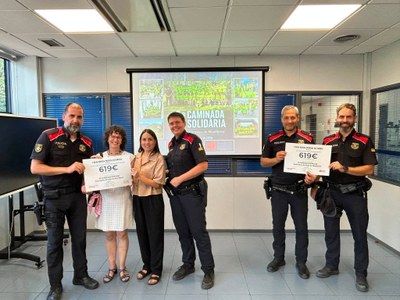 Lliurament de la recaptació de la 4a Caminada Solidària a favor de l'AECC Alt Urgell i la Fundació Mossos d'Esquadra, a la Seu