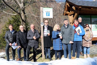 Presentació dels pals indicatius per trucar al 112 des de parcs naturals del Pirineu (Foto: ACN)