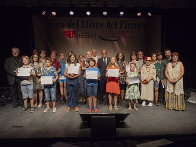 Premiats i premiades als premis literaris Homilies d'Organyà del 2024 (Foto: Ajuntament d'Organyà)