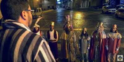 L'alcalde de la Seu d'Urgell dóna la benvinguda als Reis d'Orient i els lliura la clau de la ciutat