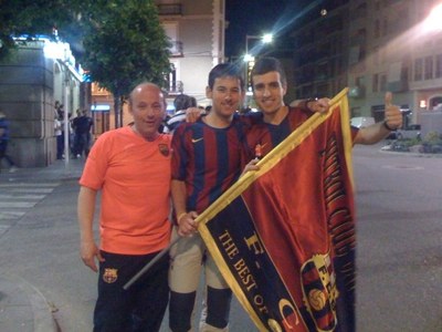 Celebració dels seguidors del Barça a la Seu (Foto: Toni Artigues)