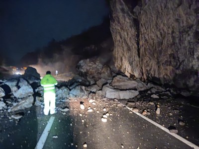 Esllavissada a l'N-230 (Foto: Bombers)