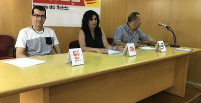 Representants dels sindicats UGT, CCOO i CSI-F, durant la roda de premsa oferta a Lleida (Foto: ACN)