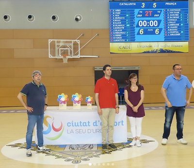 Acte de lliurament de trofeus dels partits de futbol sala entre Catalunya i França 