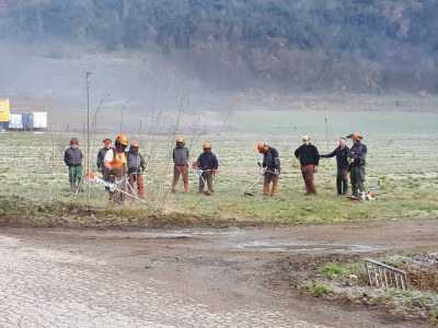 Formació de la brigada que netejarà els camins afectats pel temporal (Foto: CCAU)