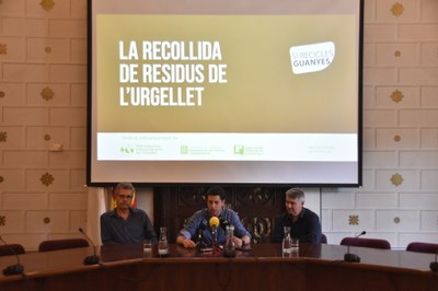Roda de premsa de presentació dels resultats de la prova pilot de contenidors tancats a la Seu d'Urgell