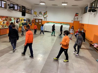 Sessió del projecte Dansa't, a l'Escola Albert Vives (Foto: Ajuntament de la Seu)