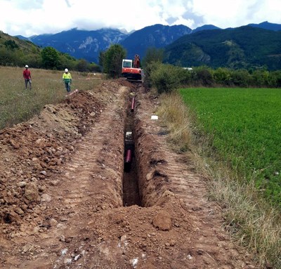 Treballs per soterrar cablejat elèctric a Riu de Cerdanya (Foto: Endesa)