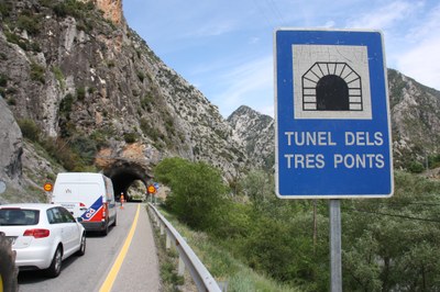 Cues per les detonacions a la C-14 (Foto: ACN)