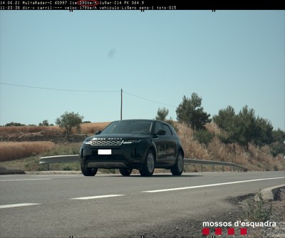 Imatge del vehicle que circulava a 179 km/h per la C-14, al terme municipal de Verdú, el 14 de juny del 2021 (Foto: Mossos d'Esquadra)