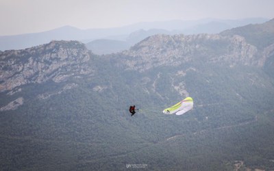 Parapent a Organyà (Foto: Laurent Merle / Acro Game)