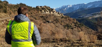 Un dron d'Aurobotics sobrevolant Aristot (Foto: Aurobotics)