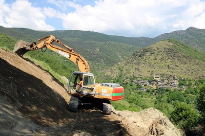 Obres a la carretera de Baiasca (Foto: ACN)