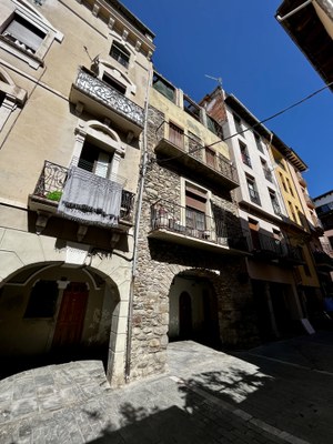 Casa esfondrada al carrer dels Canonges de la Seu d'Urgell